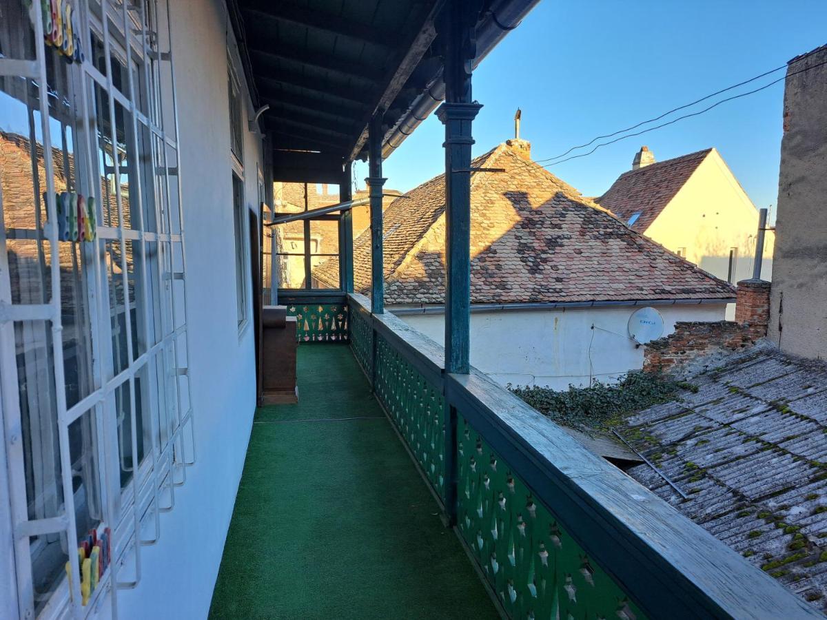 Cozy Apartment In The Heart Of Sibiu Esterno foto