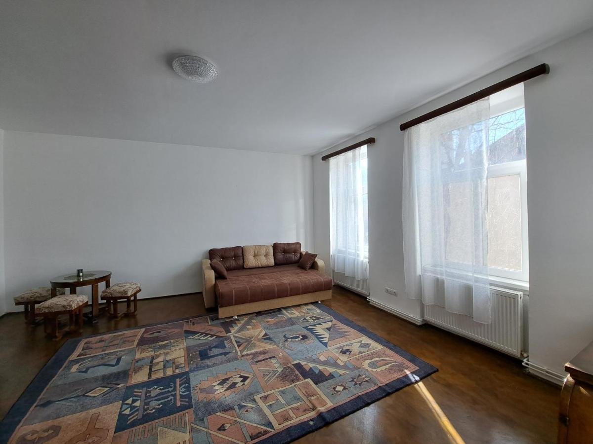 Cozy Apartment In The Heart Of Sibiu Esterno foto